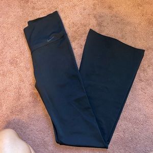 nike bootcut leggings